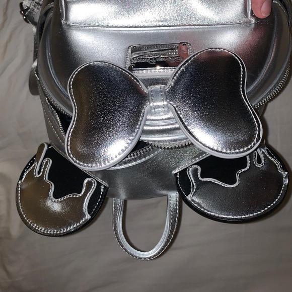 Disney 100th Anniversary Platinum Drip Minnie Mouse Loungefly Backpack - Picture 5 of 8